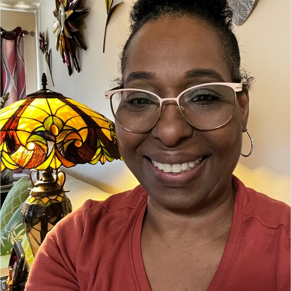 Meet your Posher, Lisa - Picture 4 of 6